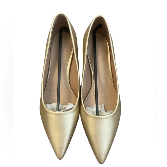 Gold Kitten heels 7.5 NEW - Picture 2 of 3